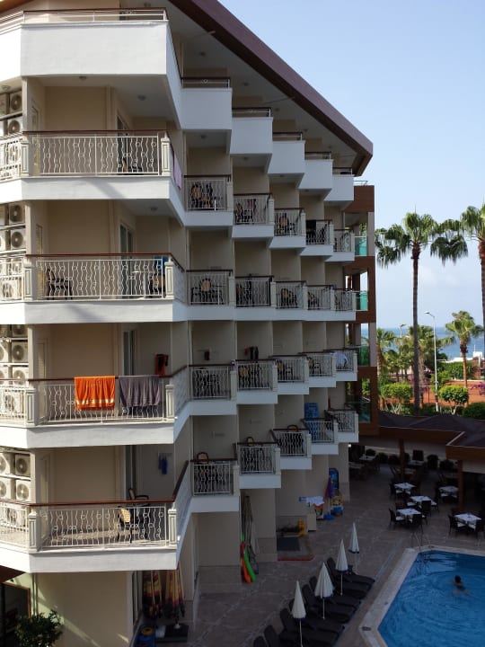 Seitenansicht A-Block Riviera Hotel & Spa