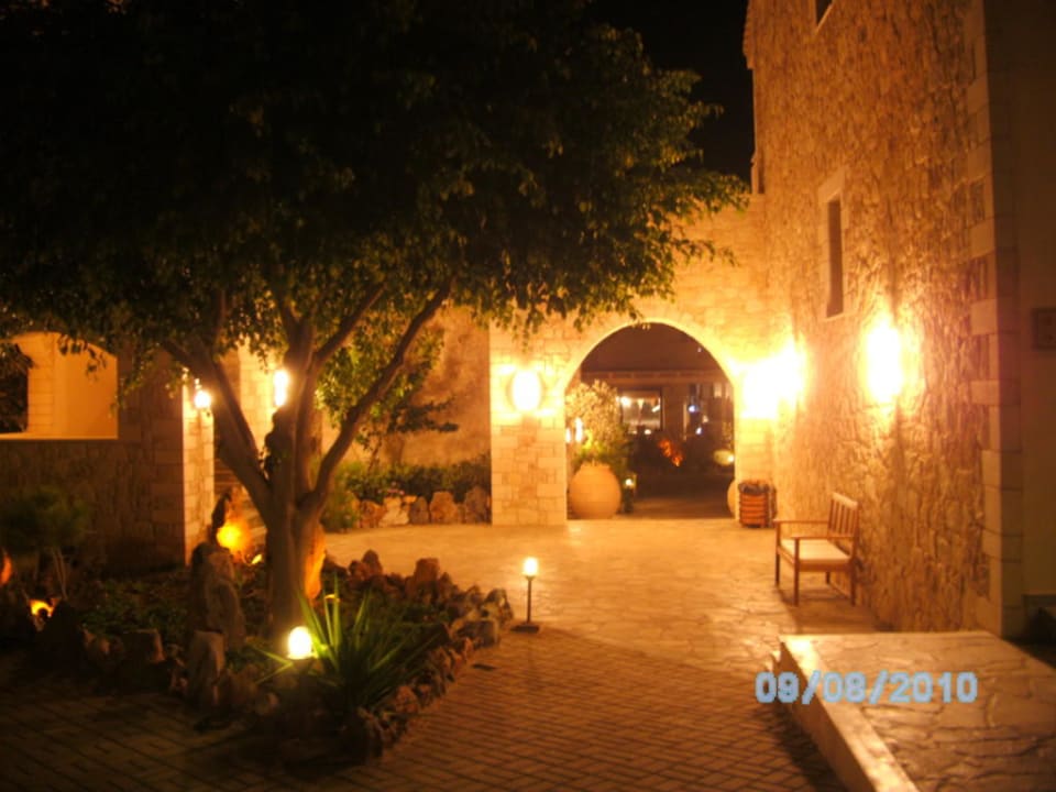 Hotelanlage bei Nacht Cactus Royal