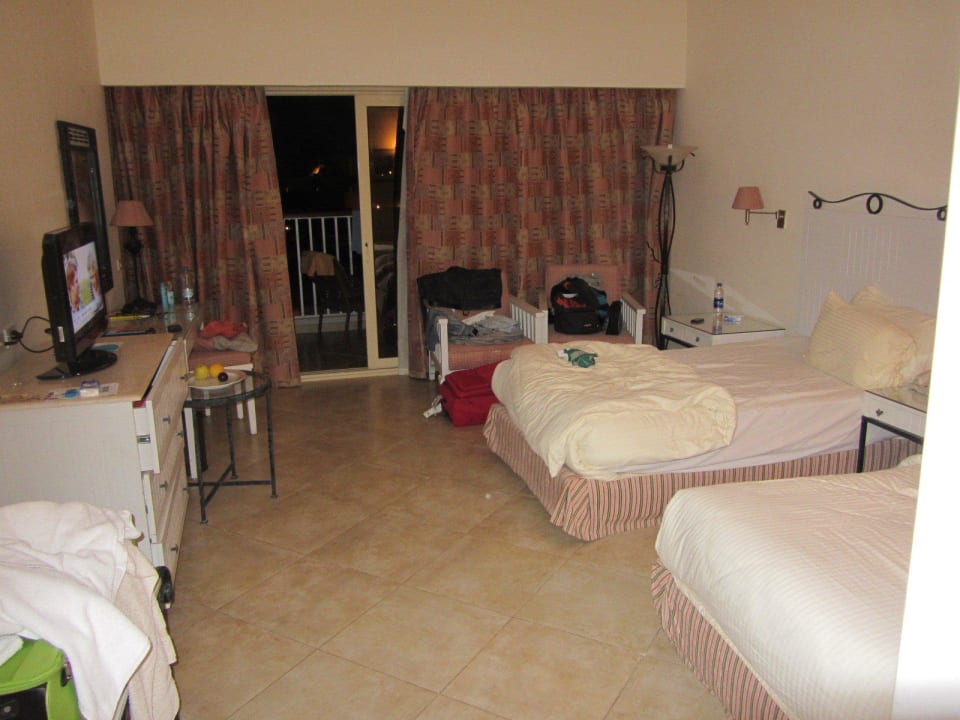 Schlafzimmer (leider etwas unaufgeräumt) SUNRISE Crystal Bay Resort