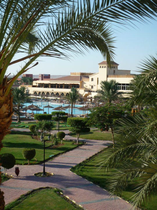 Blick auf das Hauptgebäude Pickalbatros Dana Beach Resort - Hurghada