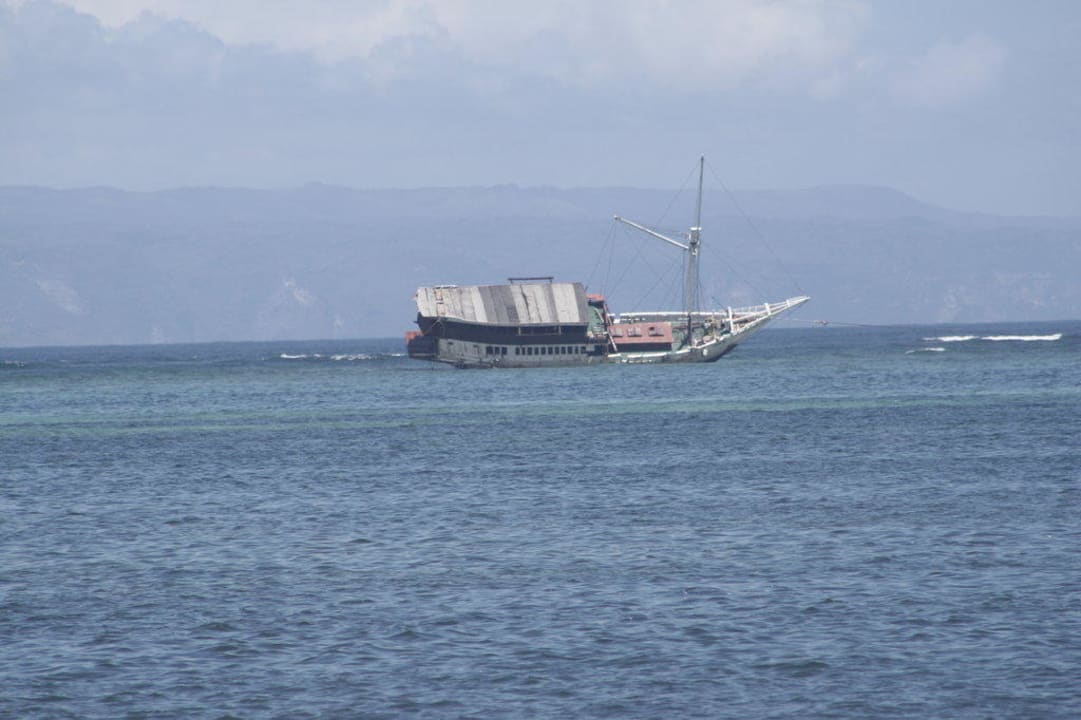 Schiff auf dem Hausriff Prama Sanur Beach Bali