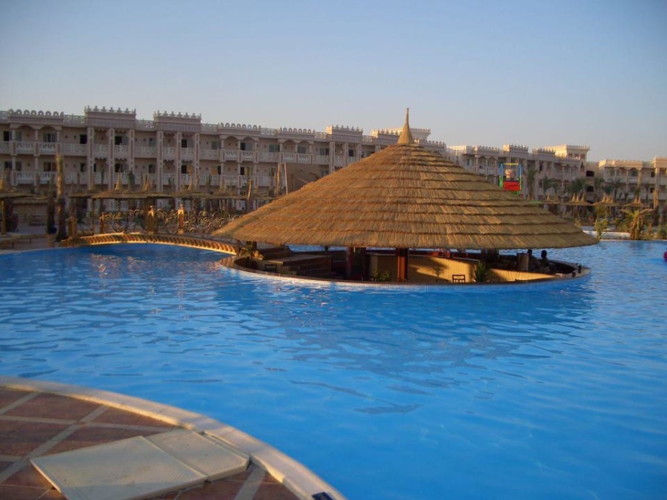 Poolbar am Abend - einsam und verlassen  Pickalbatros Palace Resort