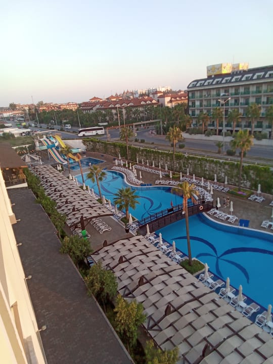 Pool Mary Hotel Side