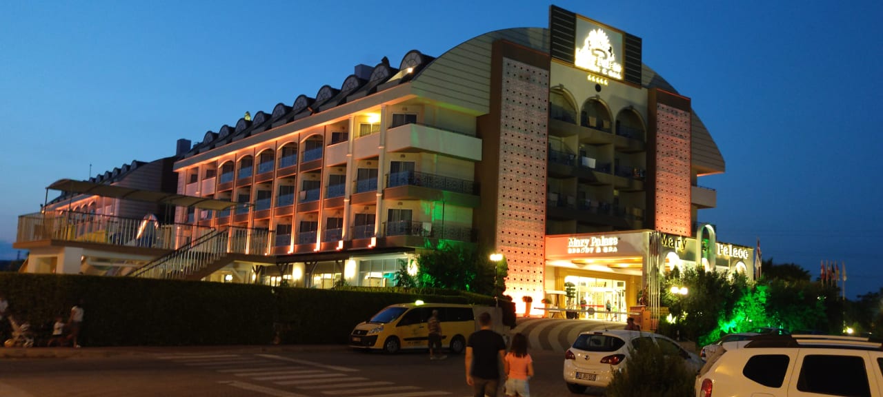 Außenansicht Mary Hotel Side