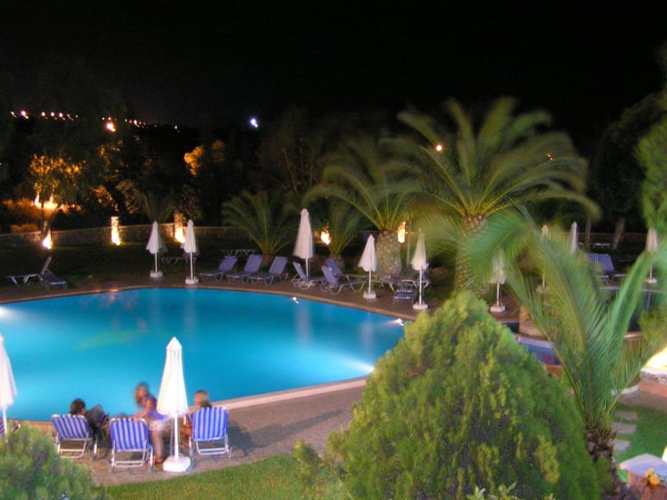Pool bei Nacht Ekaterini Hotel