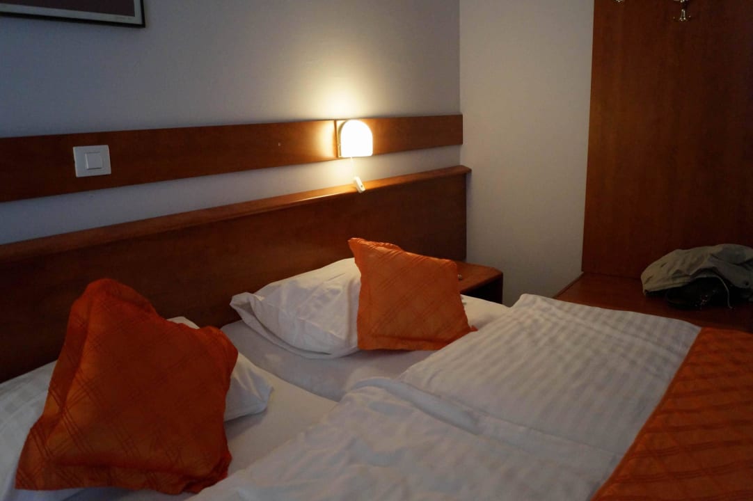 Raum / Zimmer / Schlafbereich (Innenansicht) Hotel Baska