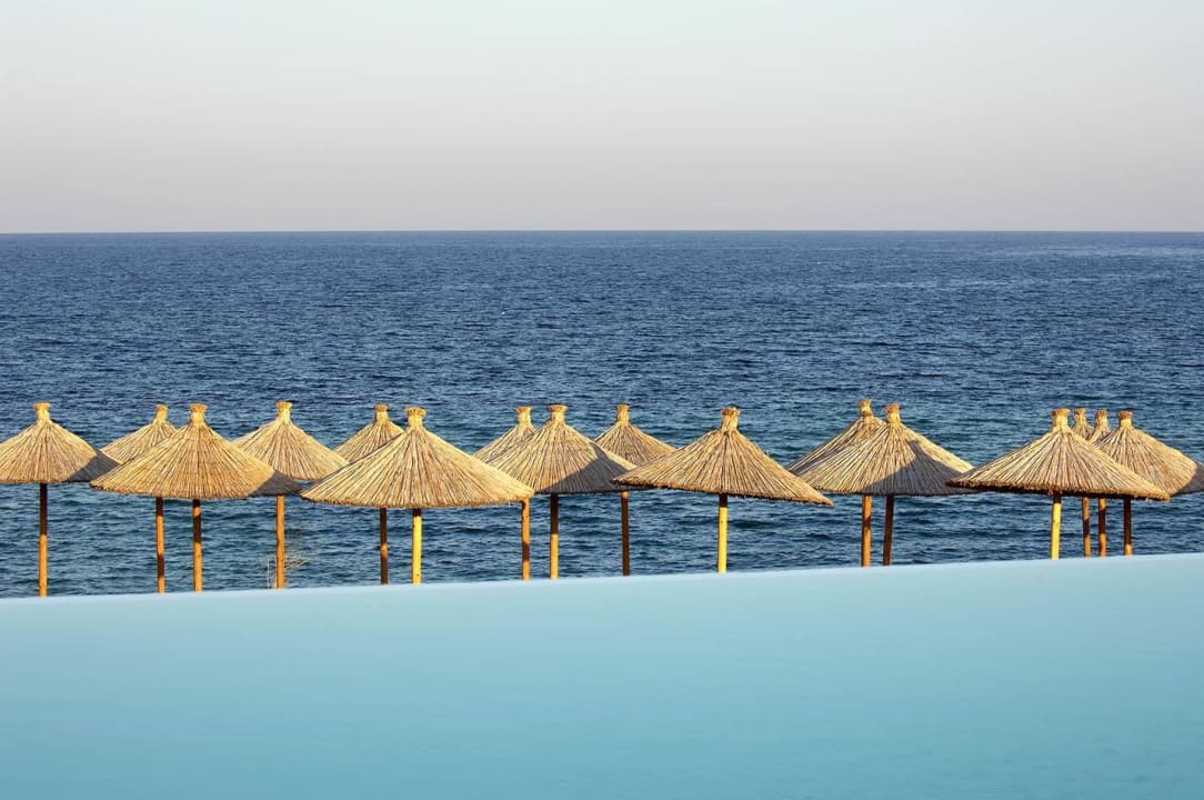 Aussicht vom Infinity Pool  Istion Club & Spa