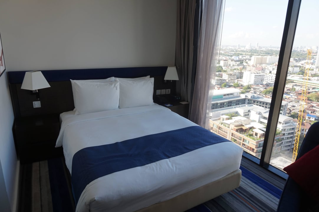 Bett Holiday Inn Express Bangkok Siam