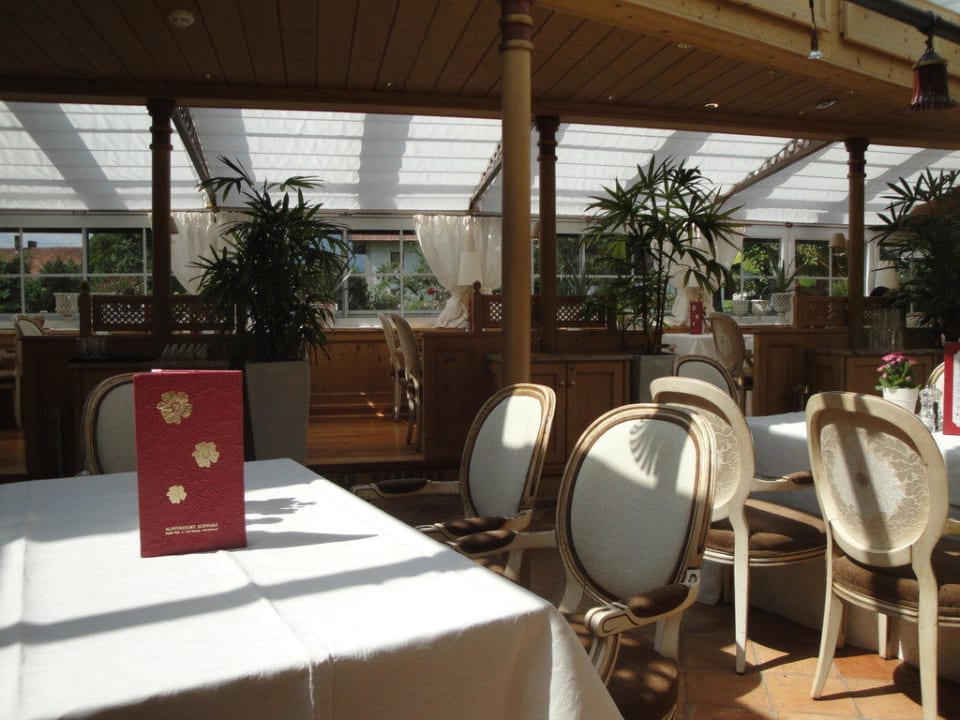 Wintergartenbereich des Restaurants Alpenresort Schwarz