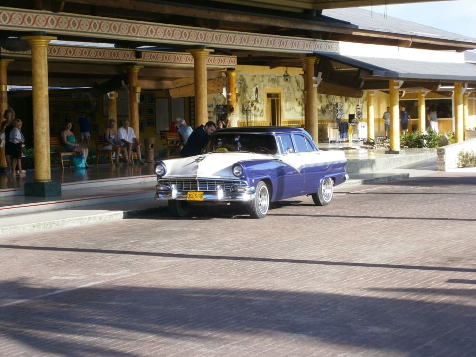 Vor dem Hotel Hotel Playa Pesquero