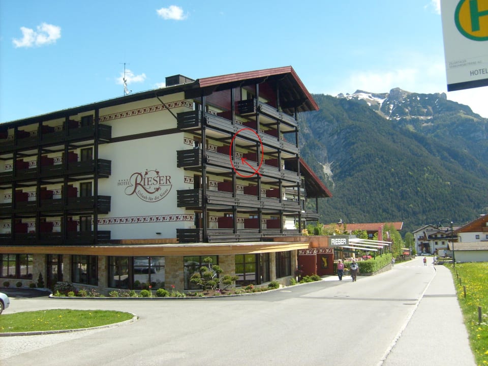 Roter Pfeil. unsere Junior-Suite Süd Rieser Achensee Resort