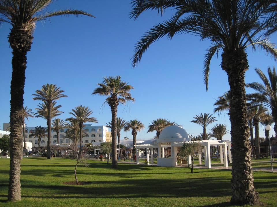 Cesta zahradou El Mehdi Beach Resort