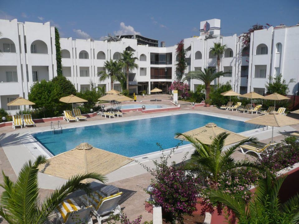 Hotel Barbarossa Poolbereich Hotel Barbarossa