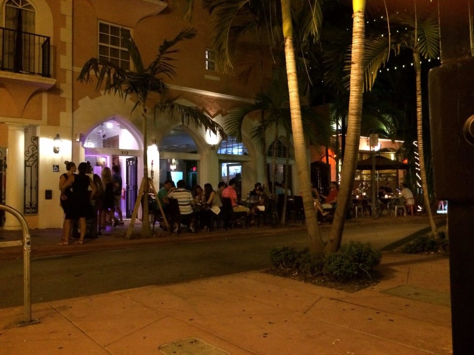 Restaurant gegenüber des Hotels Casa Victoria Orchid Hotel