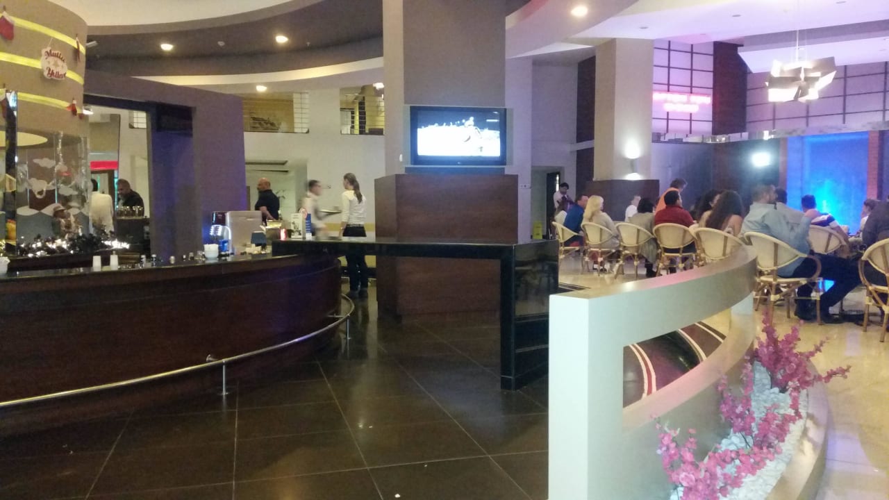 Oasis Bar Limak Lara Deluxe Hotel & Resort
