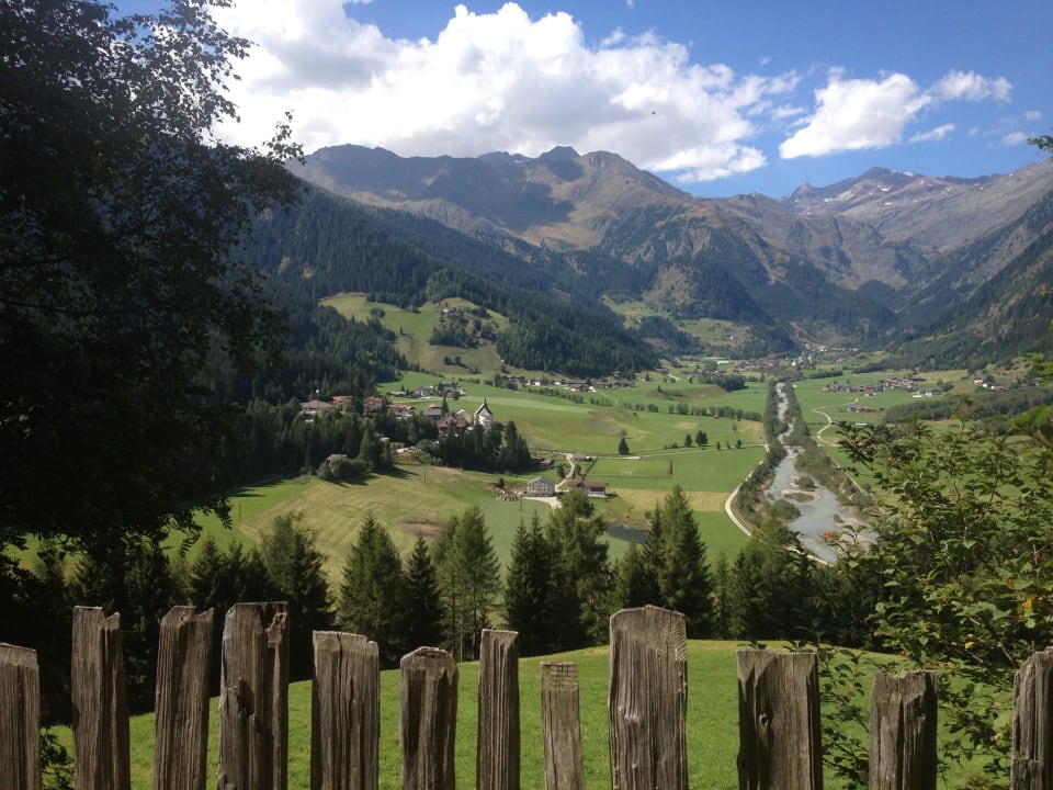 Ridnauntal mit Hotel im Vordergrund Sonklarhof