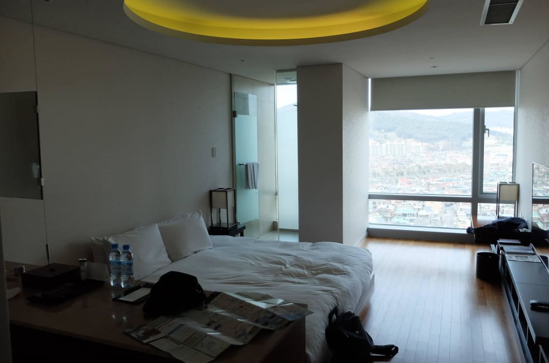 Pokój, widok od drzwi Grand Mercure Ambassador Changwon