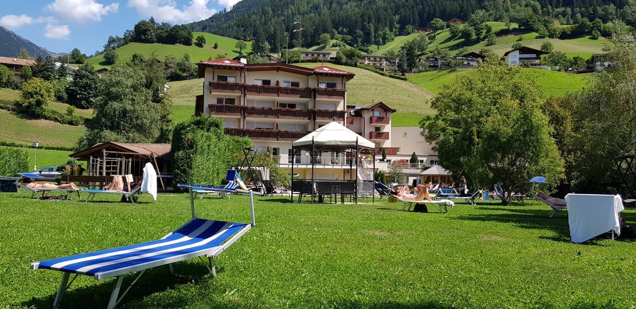 Außenansicht Hotel Wiesenhof Garden Resort