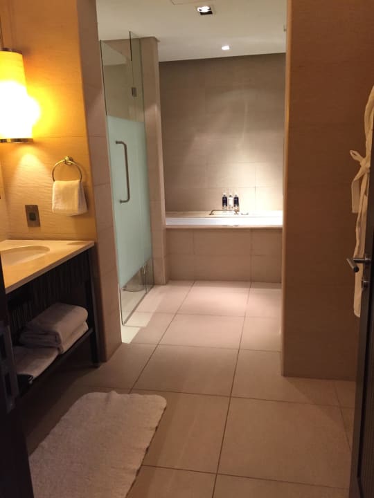 Das Badezimmer Anantara The Palm Dubai Resort