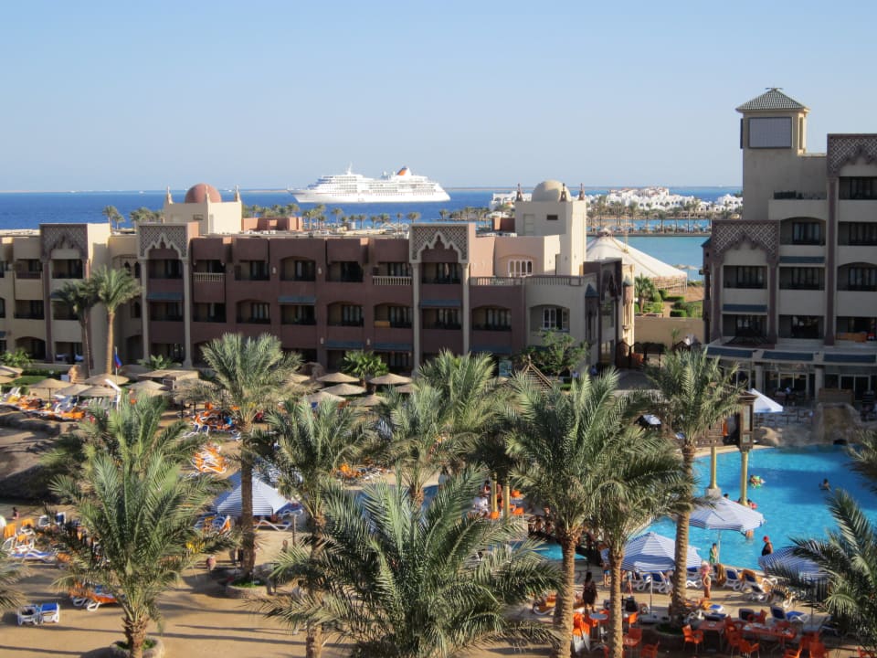 Территория отеля Sunny Days El Palacio Resort & Spa
