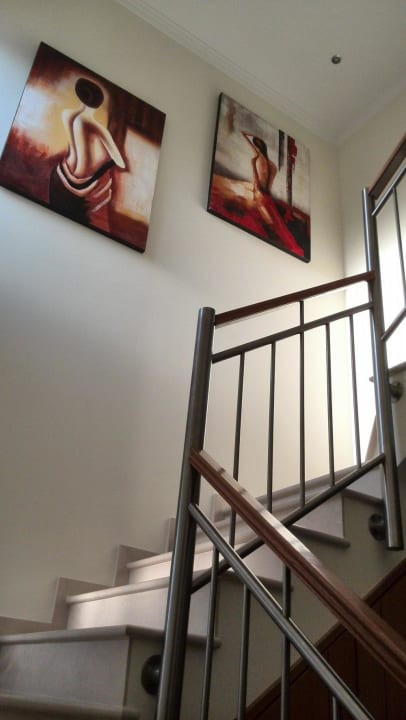 Treppenaufgang mit modernen Akzenten Jardins de Pera