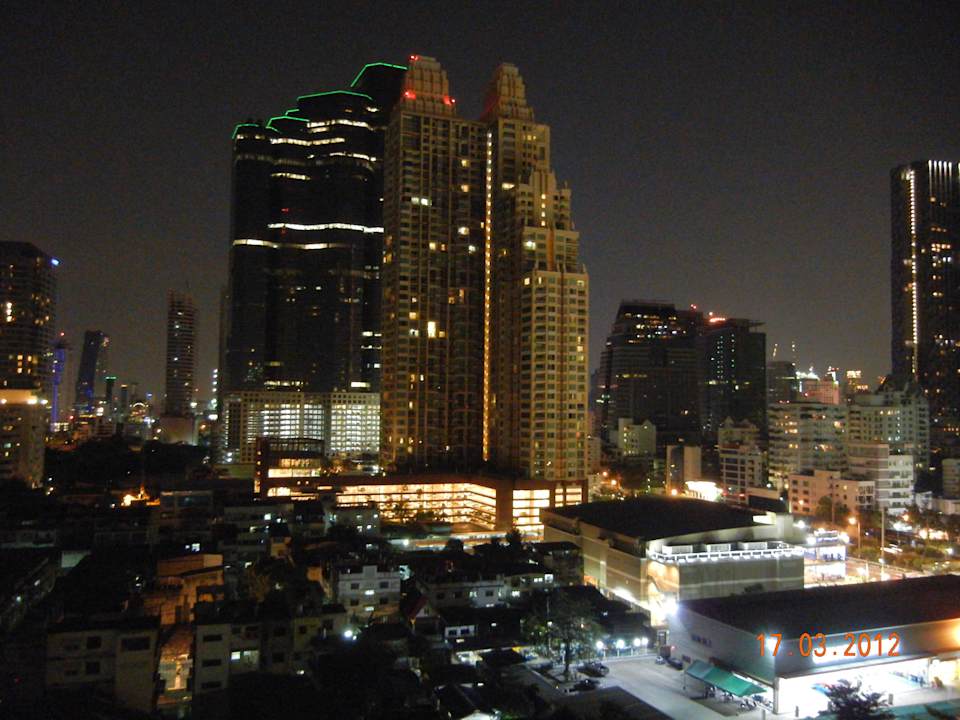 Blick vom Swimming-Pool JC Kevin Sathorn Bangkok Hotel