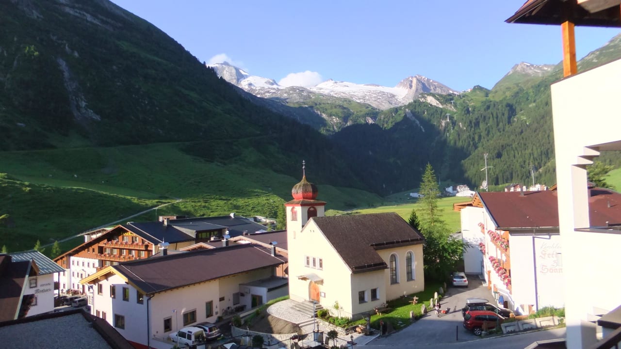 Blick vom Zimmerbalkon zum Hintertuxer Gletscher Hotel Klausnerhof