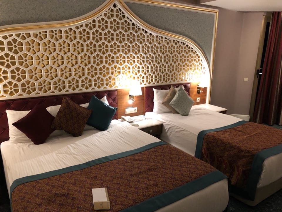 Zimmer Royal Taj Mahal Hotel