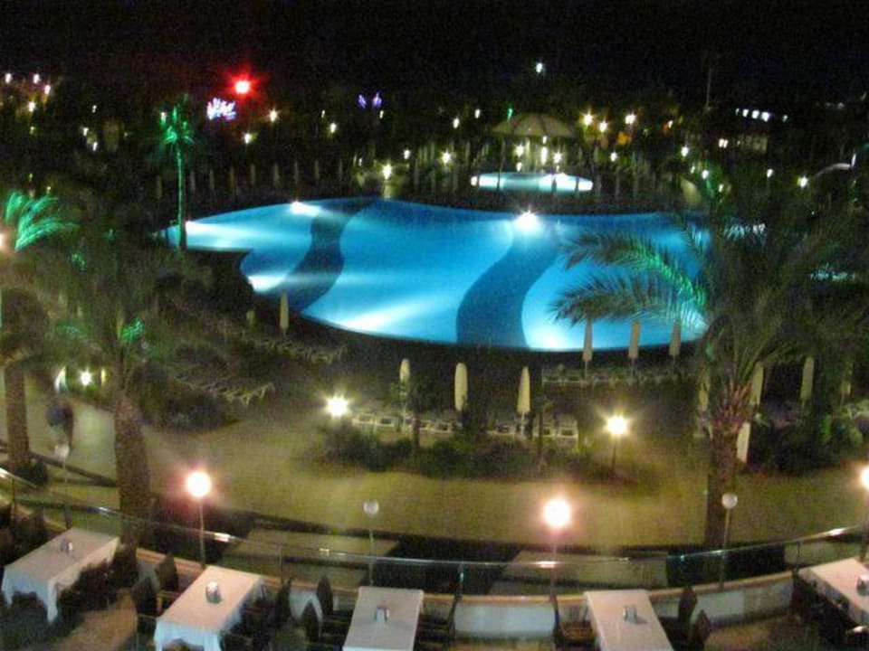 Pool am Abend Saphir Resort & Spa