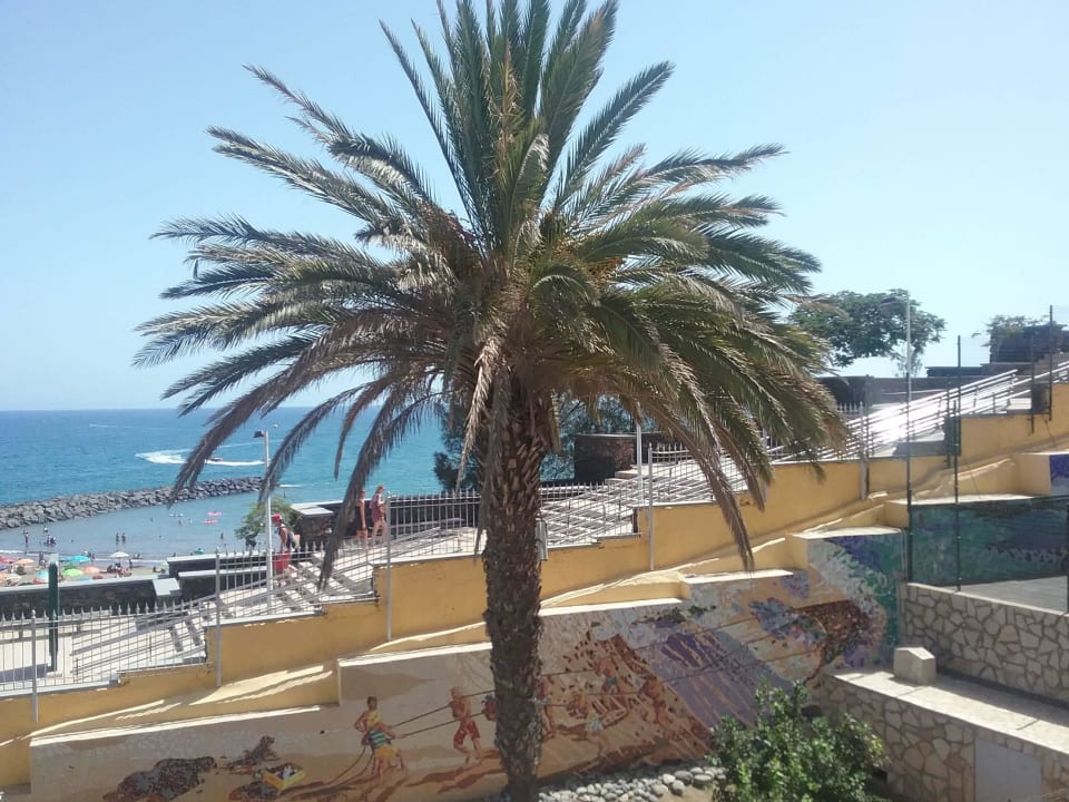 Richtung strand Hotel Europalace