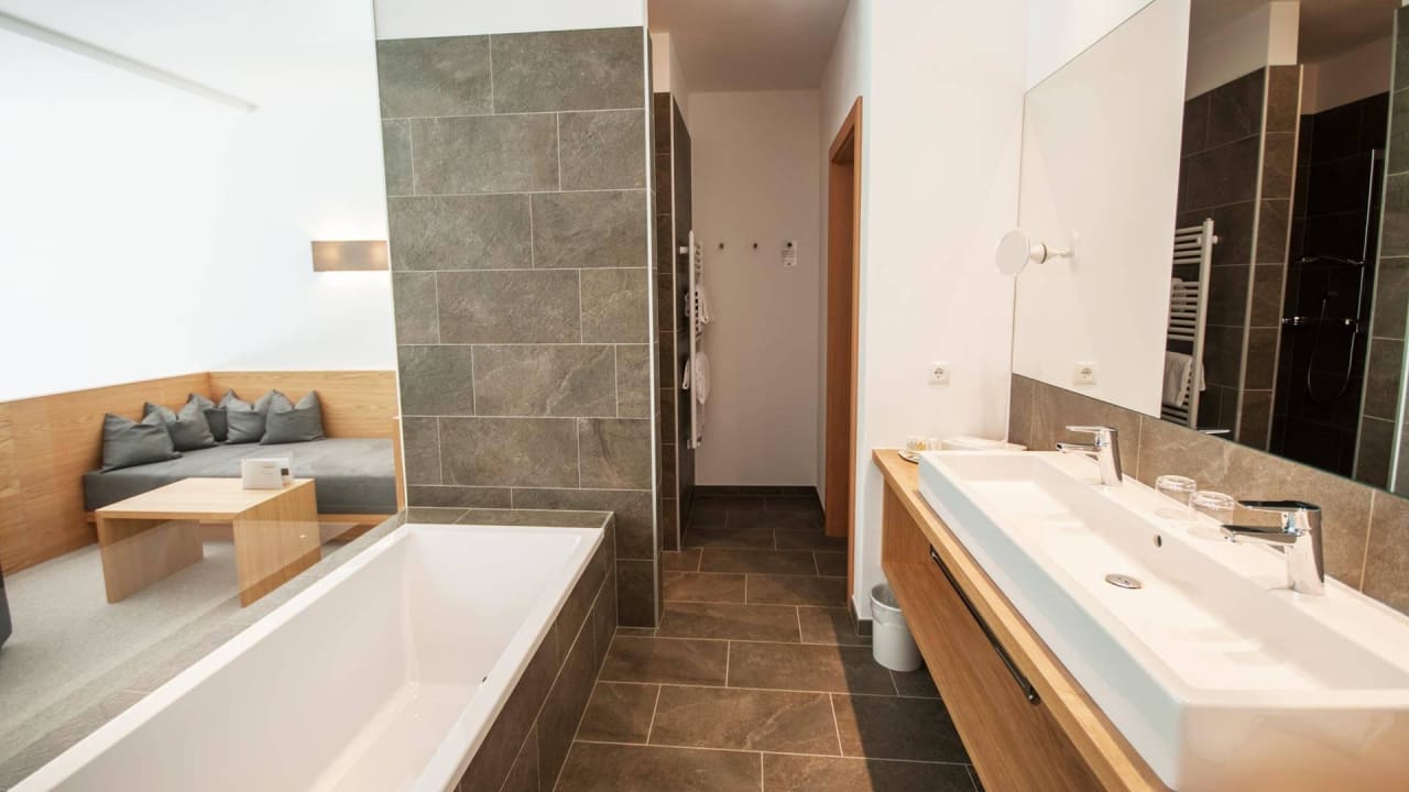 Garden Suite Superior - Badezimmer La Casies