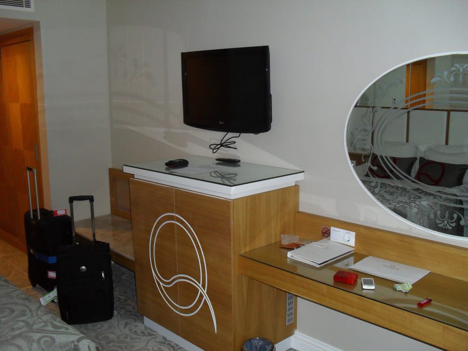 Fernseher und Barschrank Q Premium Resort