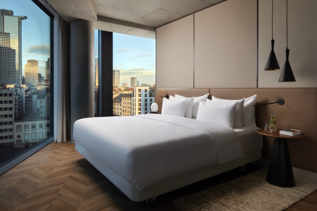 Zimmer NH Collection Frankfurt Spin Tower