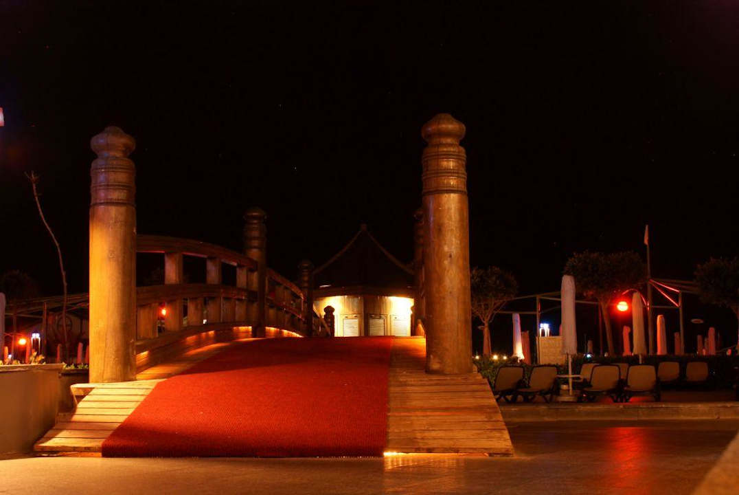 Bruggetje over het zwembad Limak Lara Deluxe Hotel & Resort