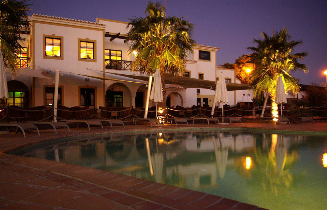 Pool bei Nacht Vale d'El Rei Hotel & Villas