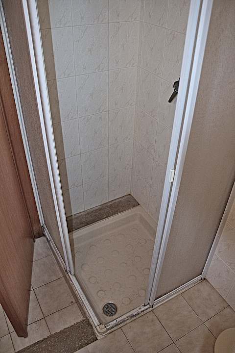 Dusche 1. Ferienwohnung Apartments in Marina Di Bibbona