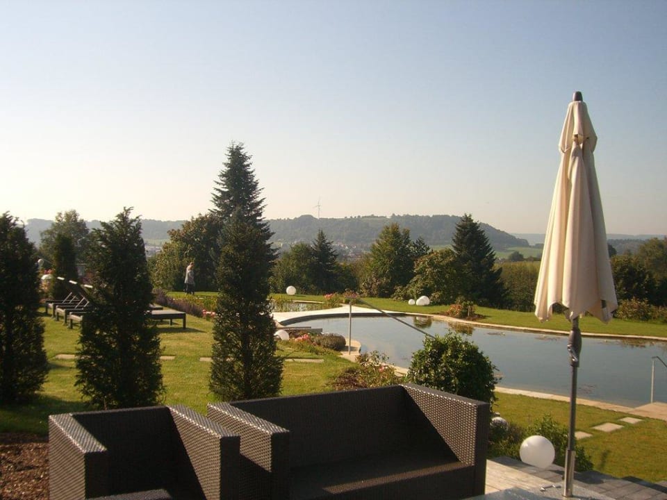 Wunderschöne Garten- und Teichanlage  Hochwälder Wohlfühlhotel
