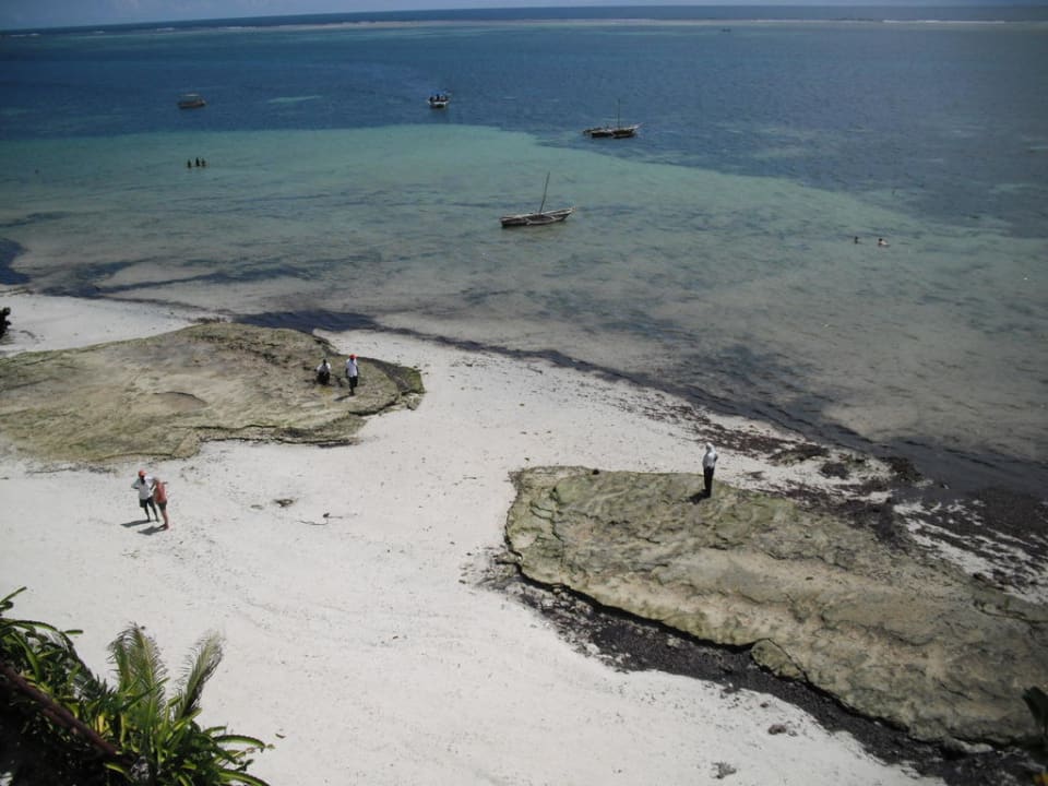 Strand bei Ebbe Bahari Beach Hotel