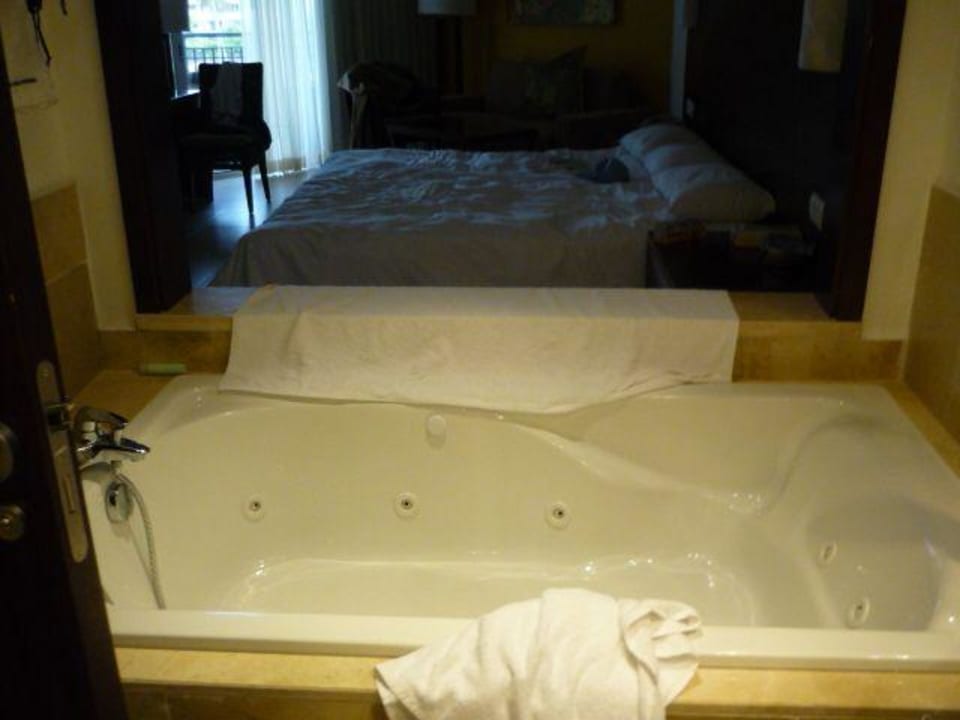 Blick vom Bad zum Schlafbereich Dreams Royal Beach Punta Cana