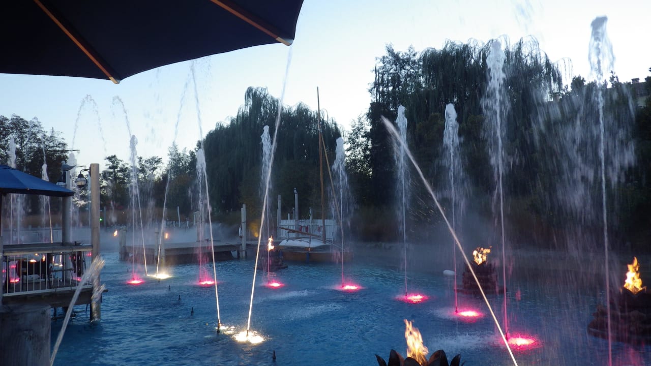 "See" mit Wasserspielen Hotel Bell Rock Europa-Park