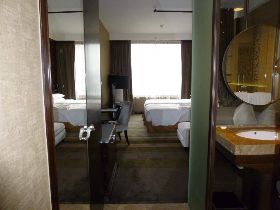 Doppelzimmer in der 26. Etage Hotel Harbour Grand Hong Kong
