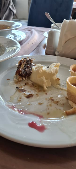 Gastro Saturn Palace Resort Hotel