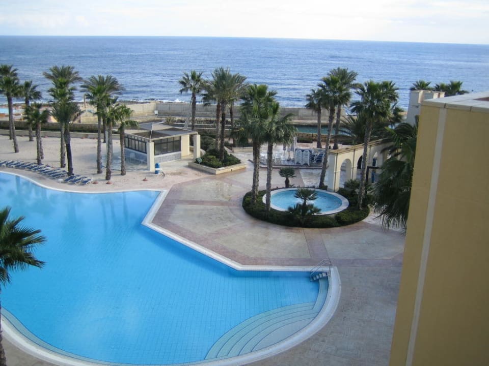 Pool Hilton Malta