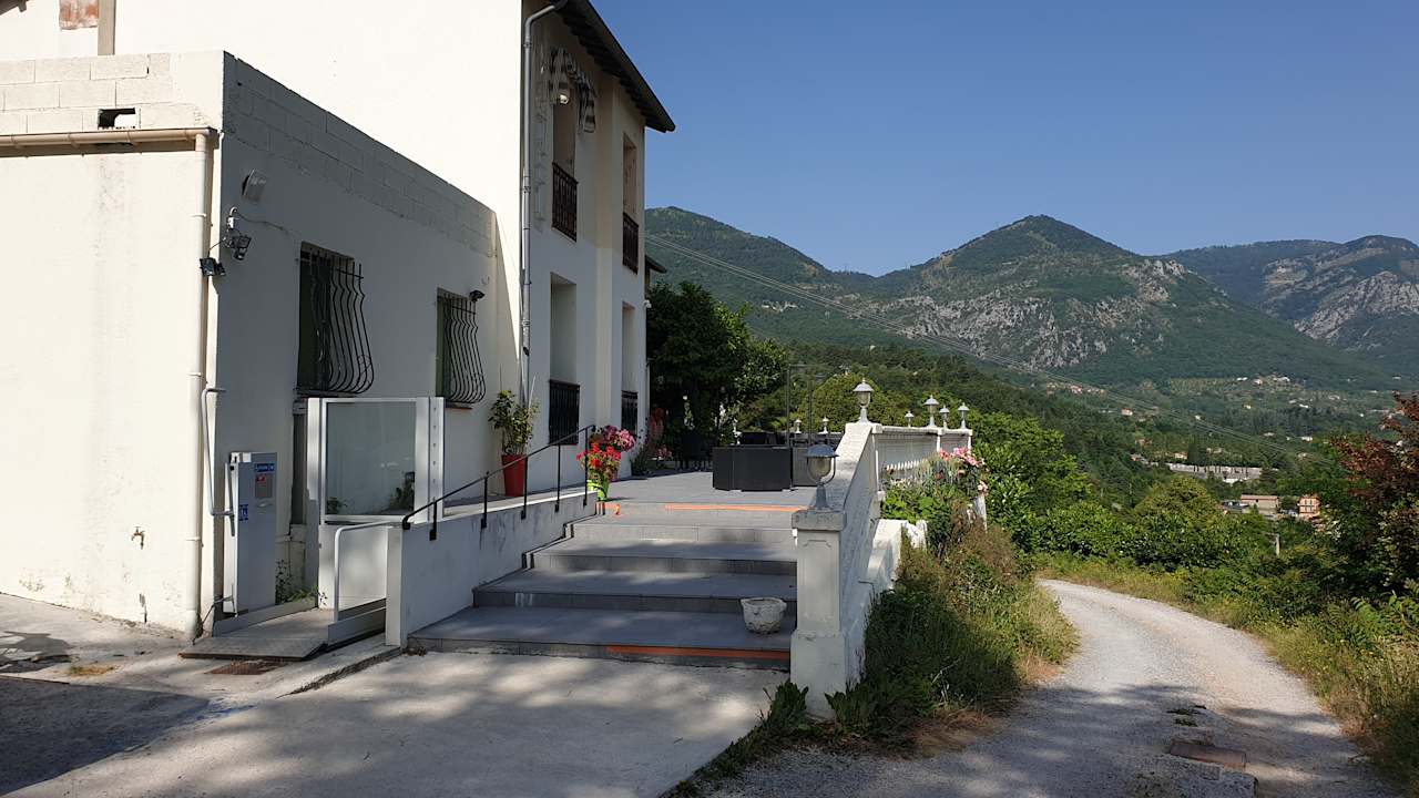 Außenansicht Hotel Logis Auberge Provencale