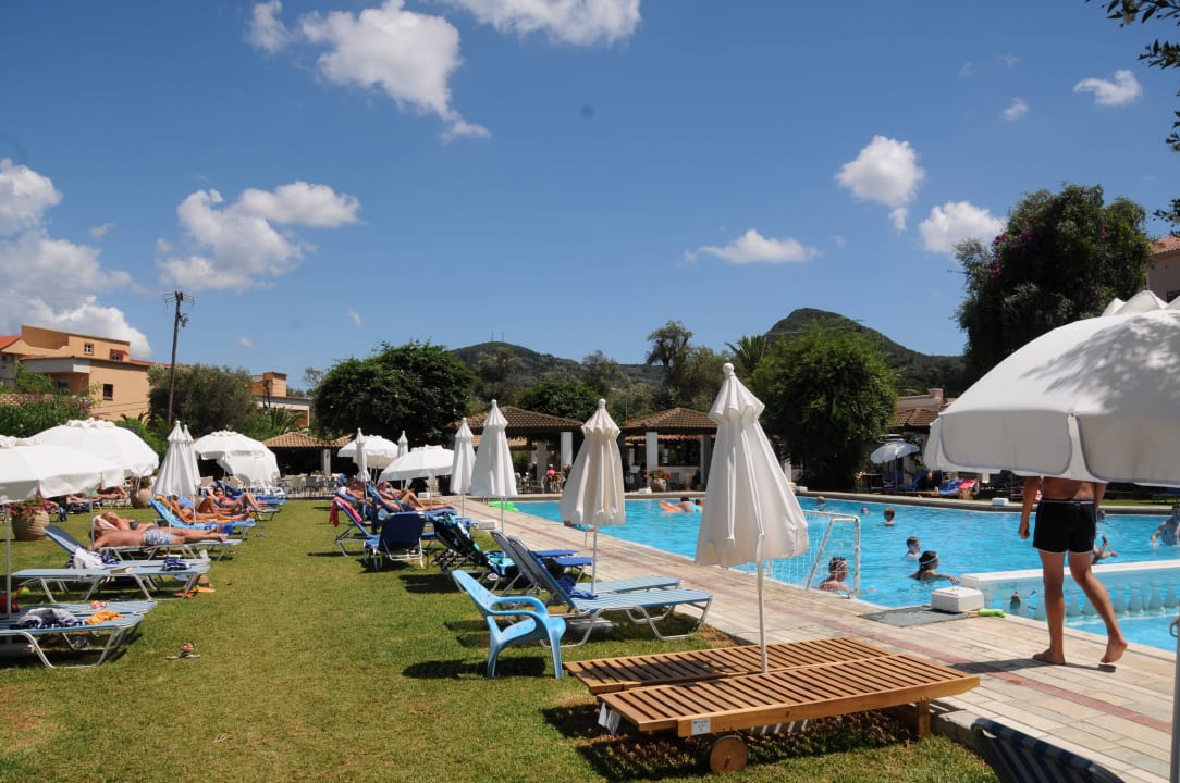 Les abords de la piscine à proximité de l'acceuil Sentido Apollo Palace