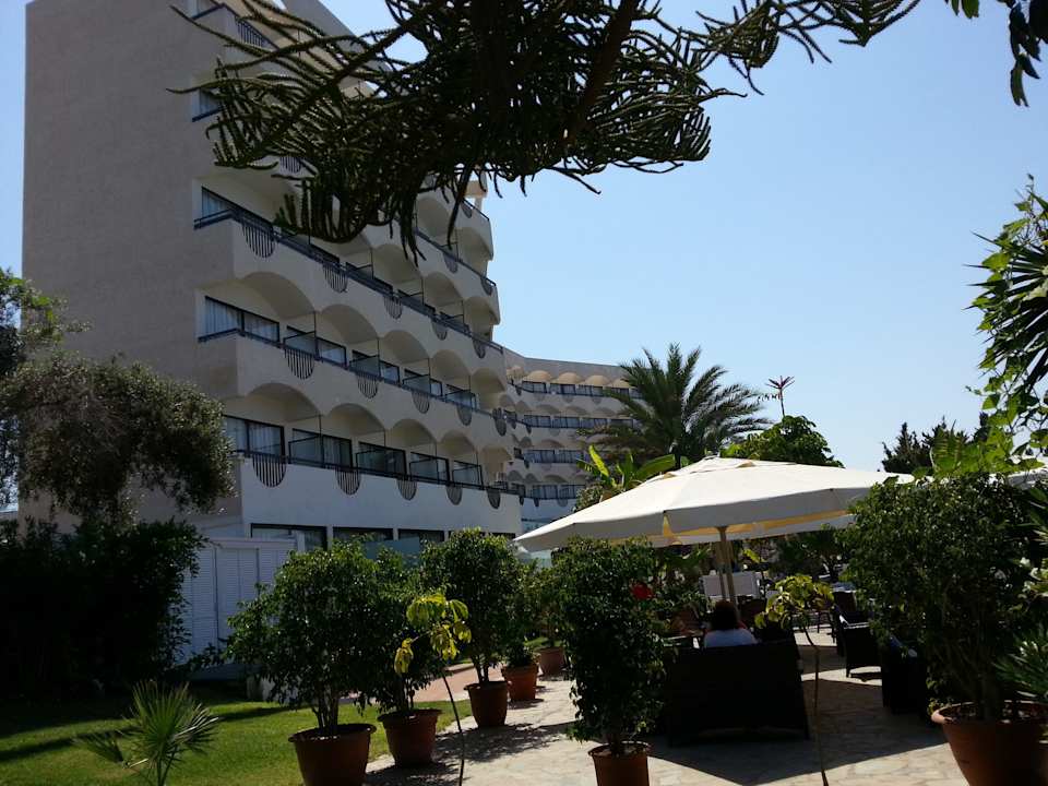 Hotel-Außenansicht Crystal Springs Beach Hotel