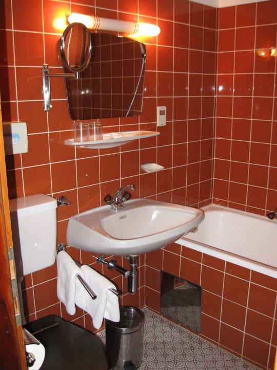 Das Bad war sauber, aber nicht schön Hotel Almhof Danler
