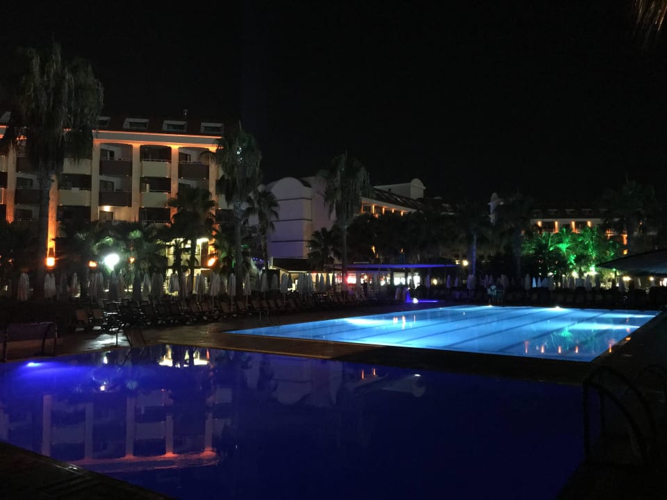 2 von mehreren Pools Hane Family Resort