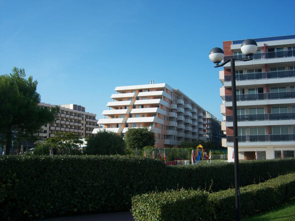 Außenansicht von der Strandpromenade Aparthotel Holiday