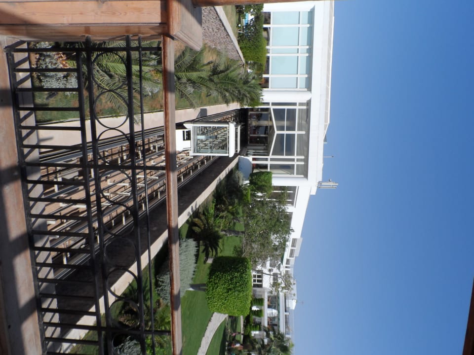 Bähndli zur Lobby Safir Sharm Waterfalls Resort